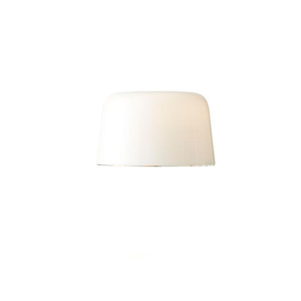 Orbit 1 vegglampe i svart og hvit Lampefeber Orbit 1 vegglampe i svart og hvit Lampefeber