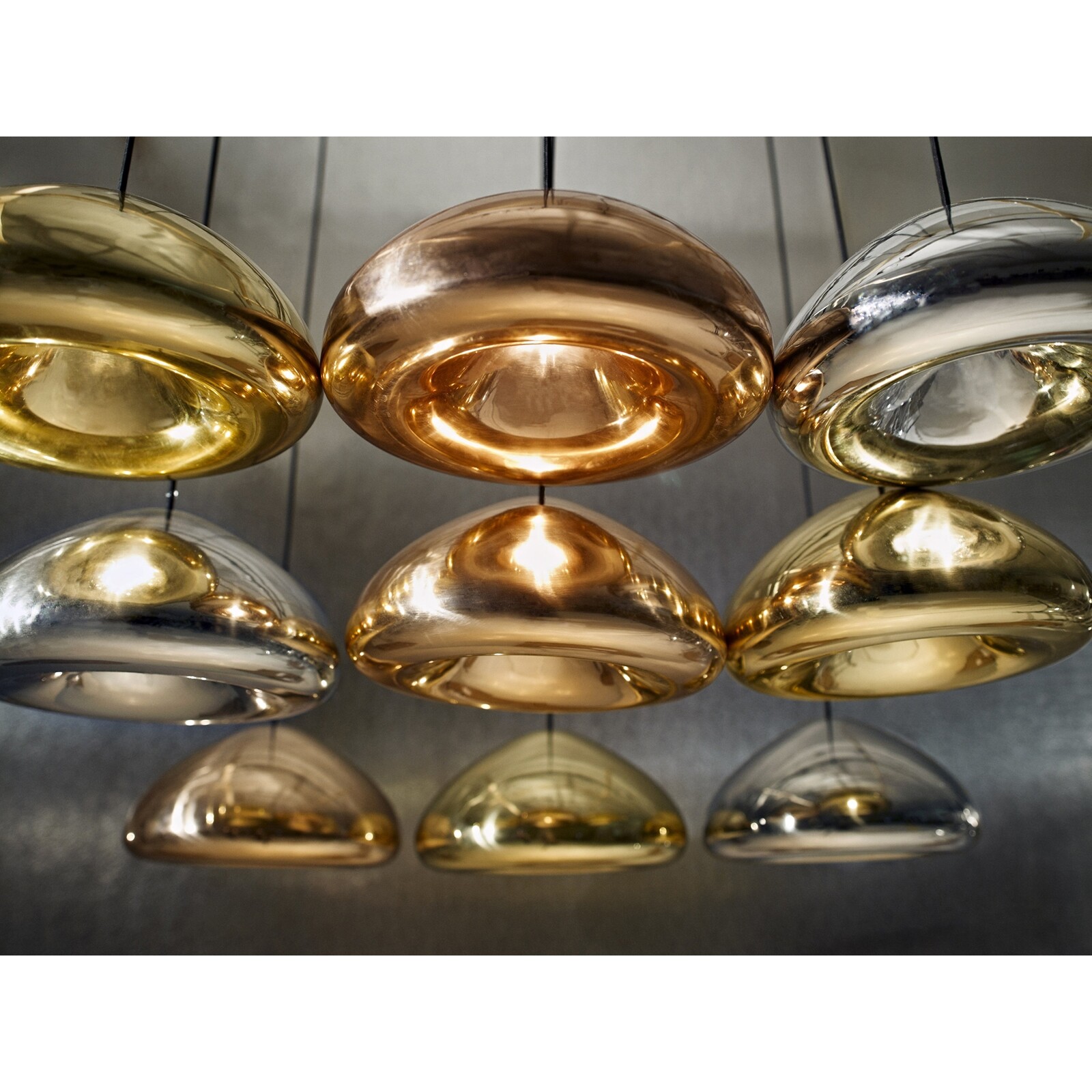 Светильники золото. Tom Dixon подвесной светильник. Бра Tom Dixon. Светильник Void Gold by Tom Dixon. Светильник Copper Shade Chrome Tom Dixon.