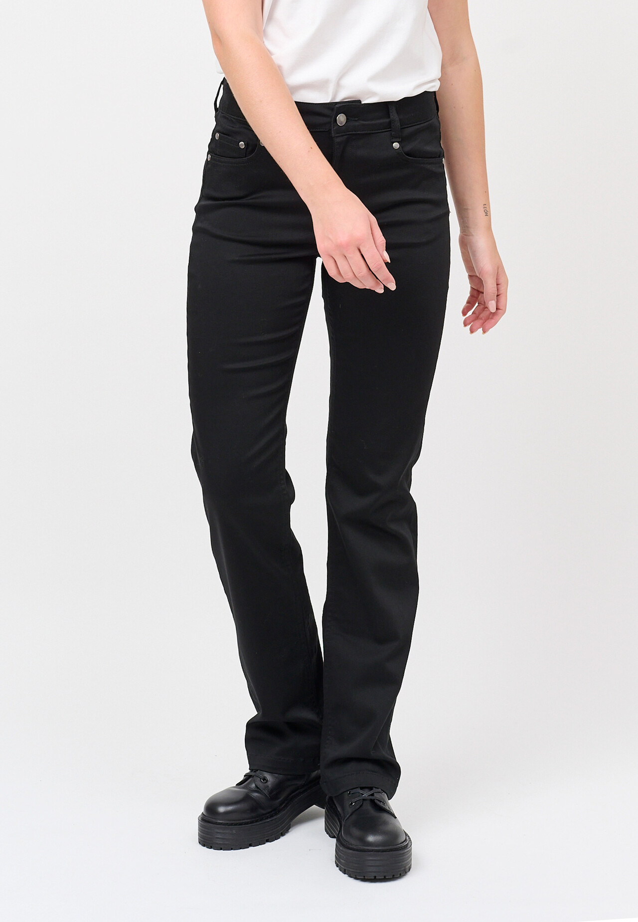 CRÉTON CRYolanda stay black jeans – straight fit (SORT 33 IN)