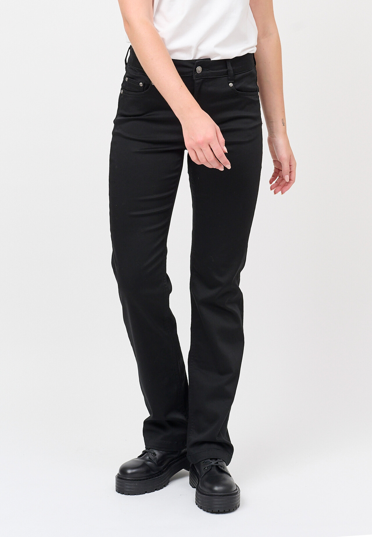 CRÉTON CRYolanda stay black jeans – straight fit (SORT 32 IN)