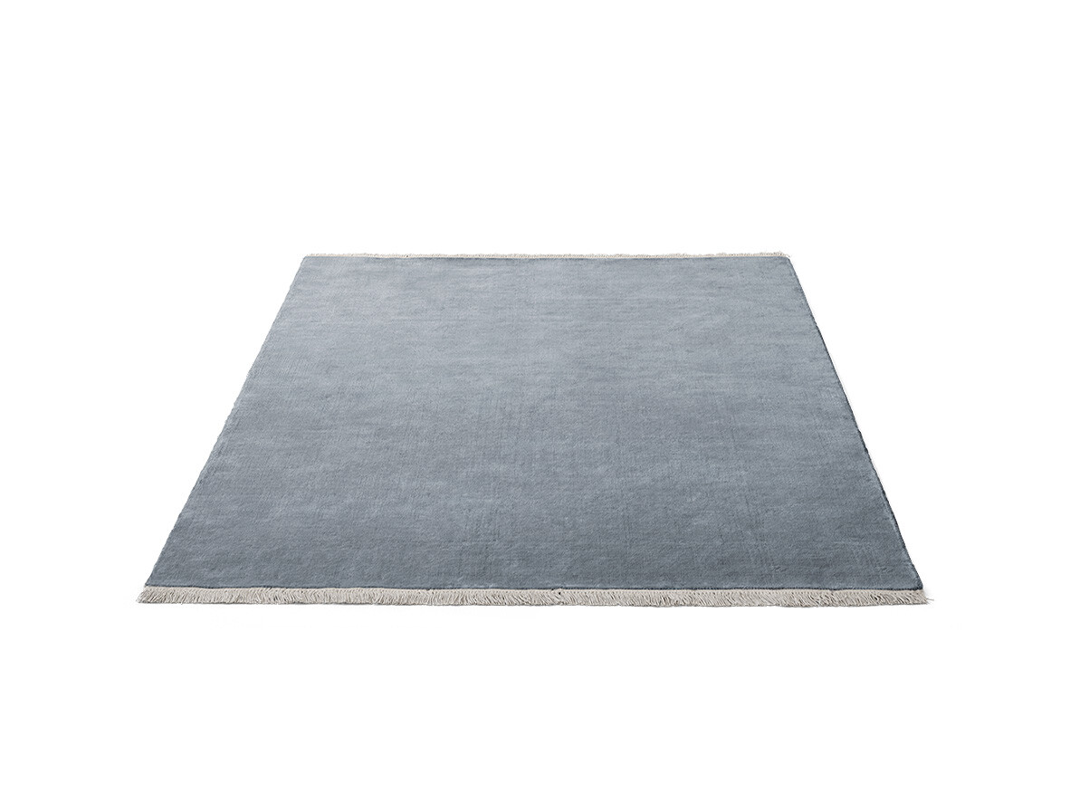 &Tradition – The Moor Rug AP18 170×240 Grey Blue Thunder