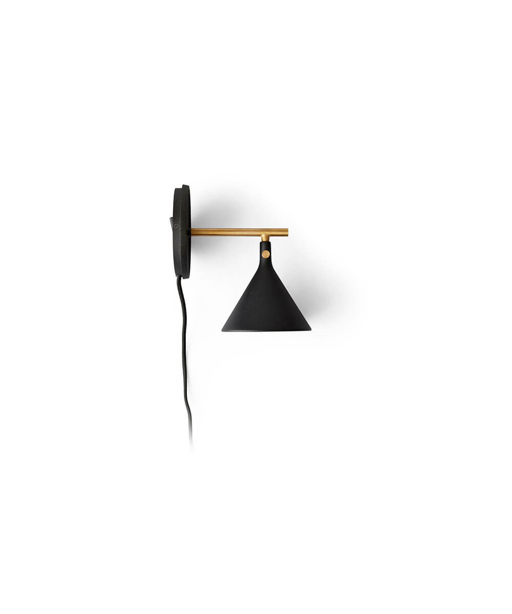 Menu Cast Sconce Væglampe Black