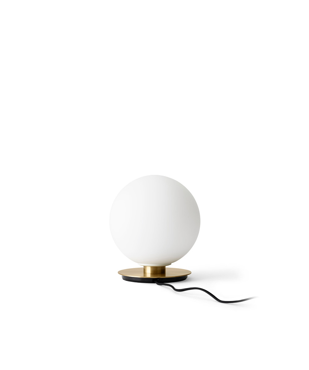 Menu – TR Bulb Bordlampe/Væglampe Brushed Brass/Matt Opal